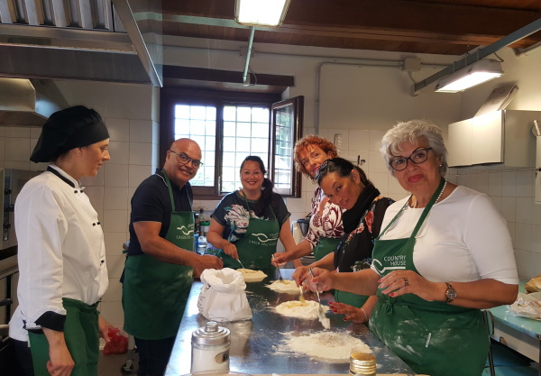 group during cooking class in Umbria